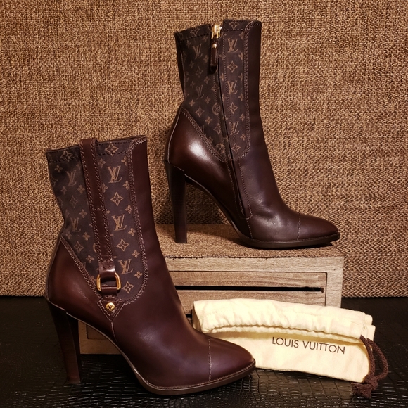 Louis Vuitton Shoes - Authentic Louis Vuitton Brown Mini Lin Jodie Boots